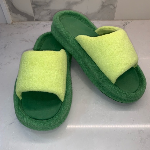 SKYLRK Justin Bieber Rest Tennis Slides Green Yellow Fuzzy Size 11 Mens - Picture 2 of 8